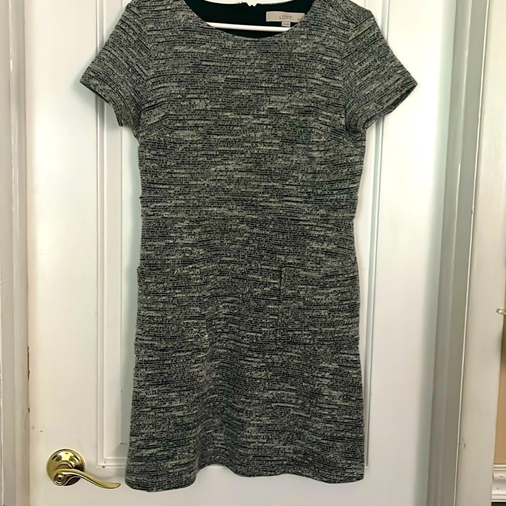 Ann Taylor LOFT Women's Gray Knit Short Sleeve Shift Dress Scoop Neck 10p - Picture 2 of 4